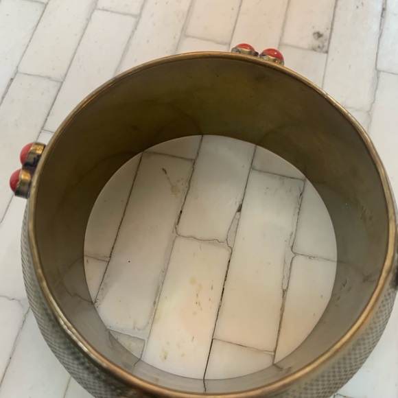 Vintage brass bracelet decorative pixel pattern w reddish orange tone stones. - Picture 5 of 6